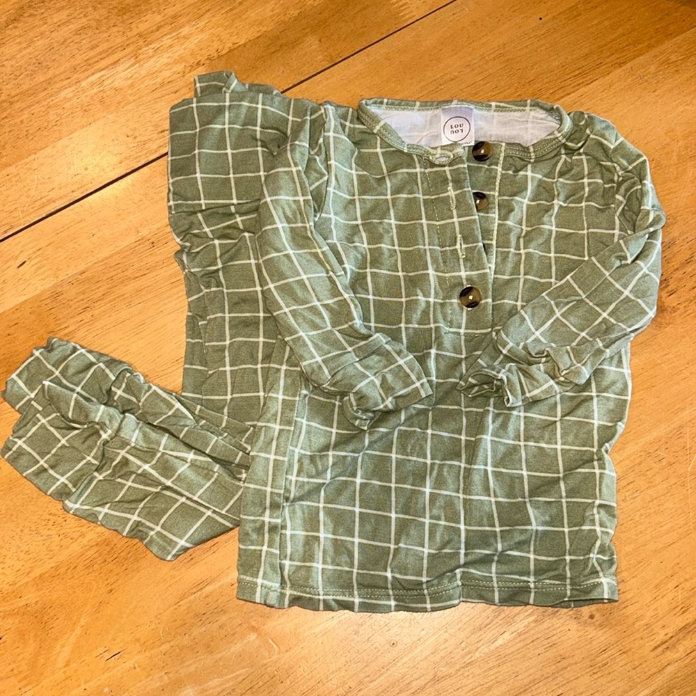 Light green Lou Lou and company set